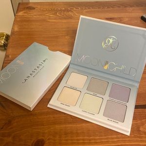 Anastasia Beverly Hills Moon Child Glow Kit